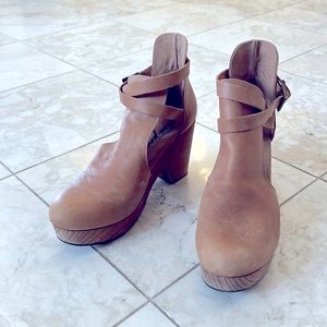 Free people cedar clog size 8 in Natural